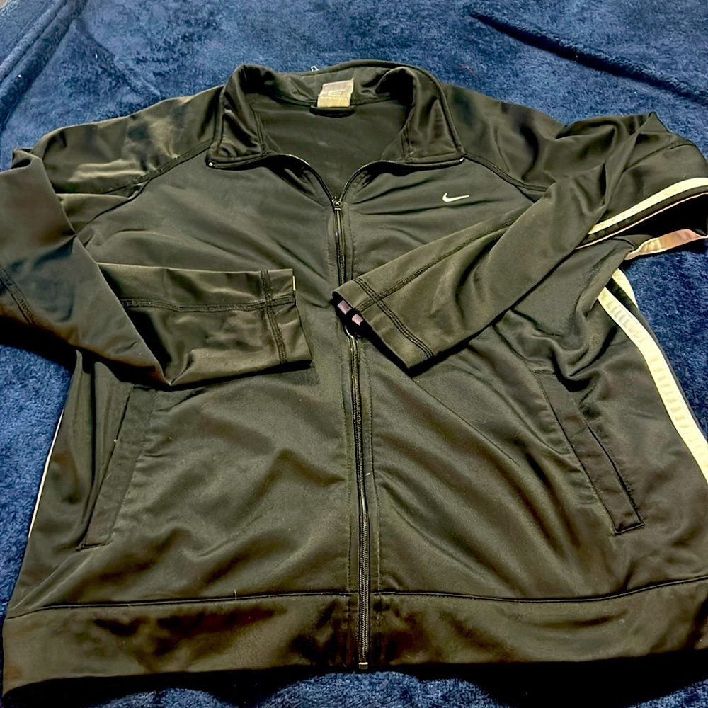 Women’s Large black Nike jacket